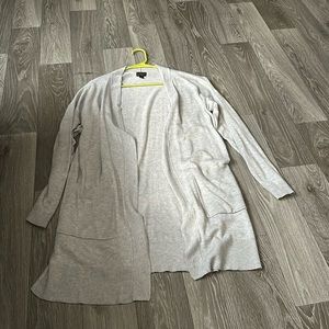 Cardigan sweater with pockets no holes, smoke free home